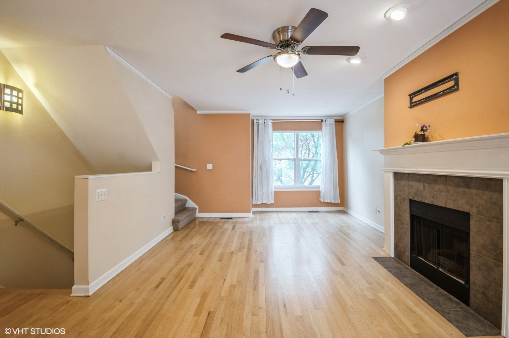 Property Photo:  7272 N Rogers Avenue  IL 60645 