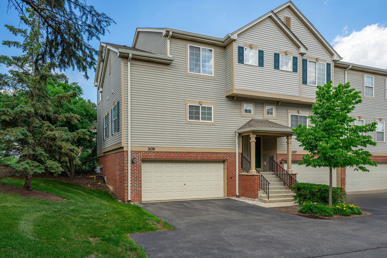 Property Photo: 309 Monarch Drive 26S IL 60107