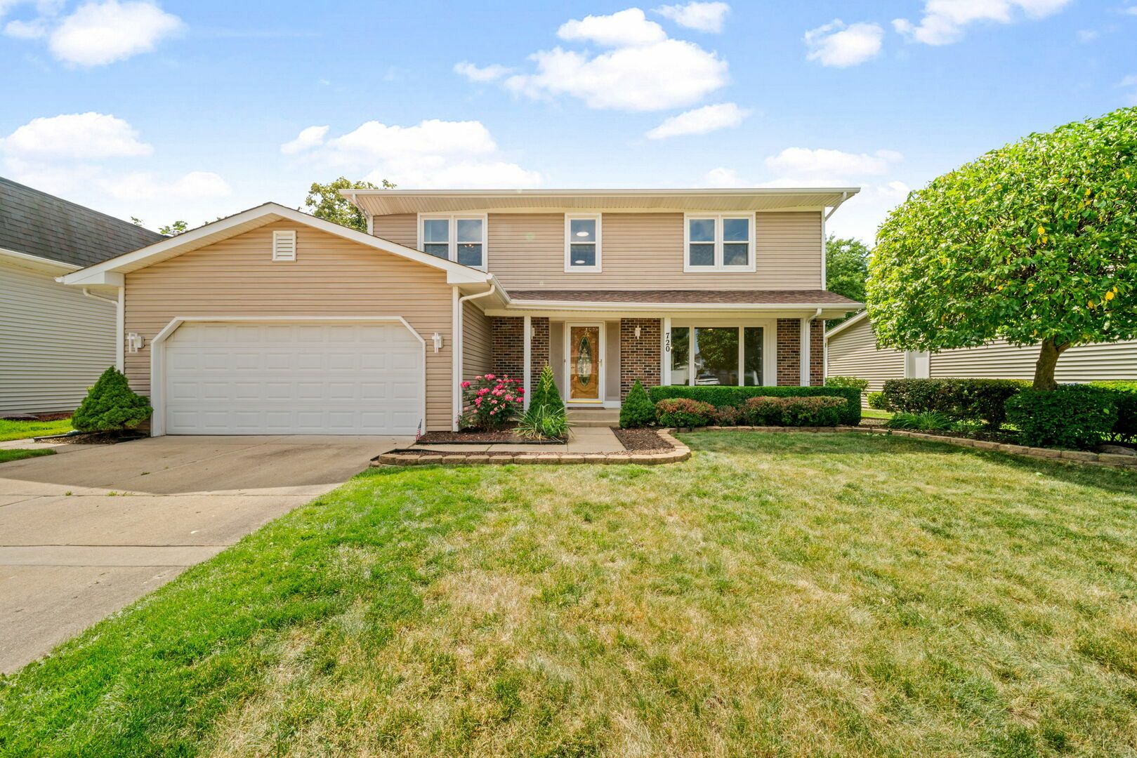 Property Photo:  720 Dunhill Drive  IL 60089 