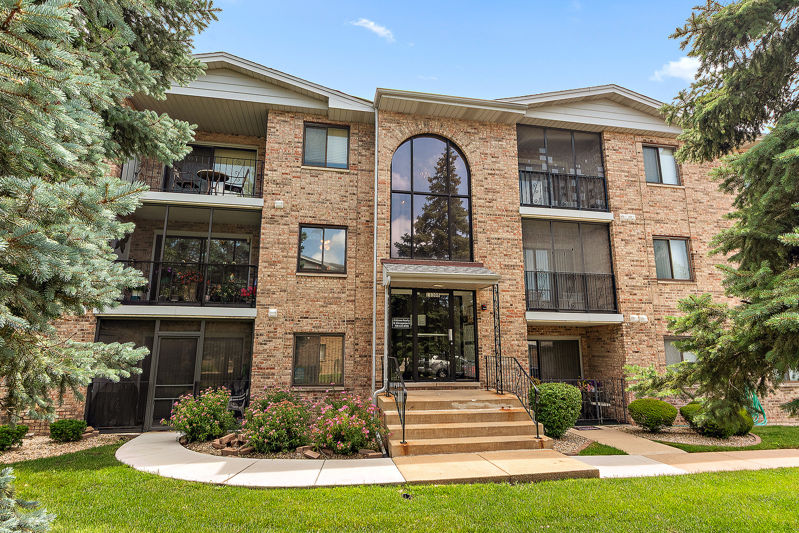Property Photo:  13308 W Circle Drive 105  IL 60418 