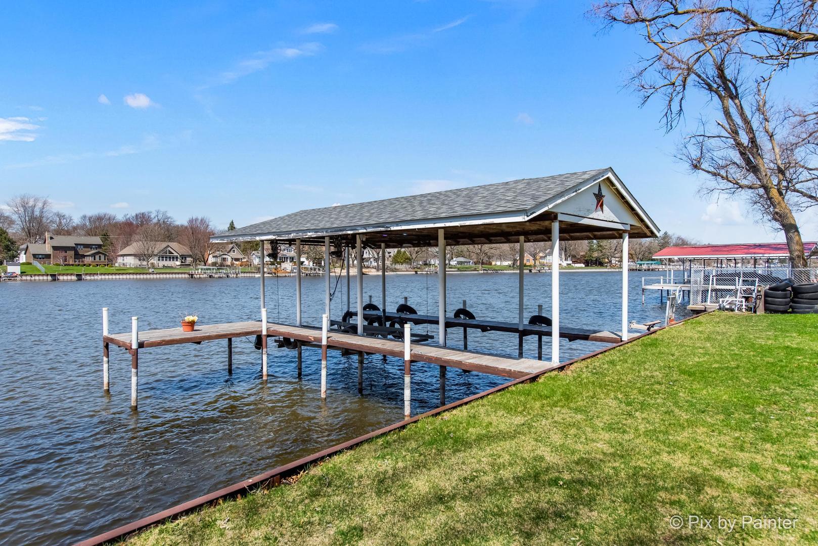 Property Photo: 1425 N River Road IL 60051