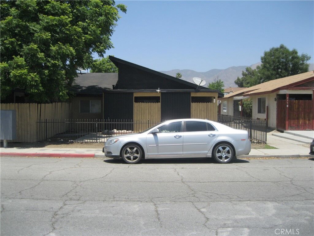 Property Photo:  235 E 7th Street  CA 92583 
