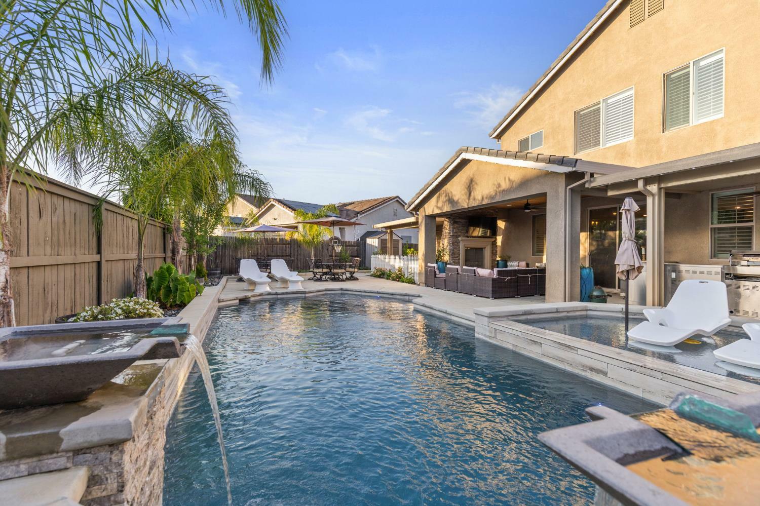 Property Photo: 509 Carver Court CA 95747