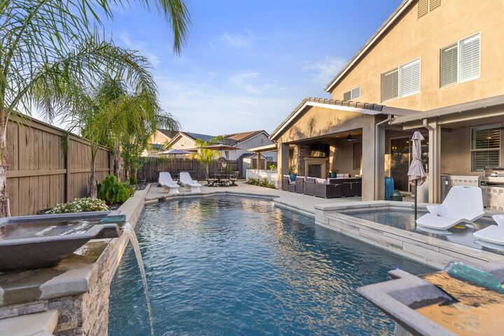 Property Photo: 509 Carver Court CA 95747