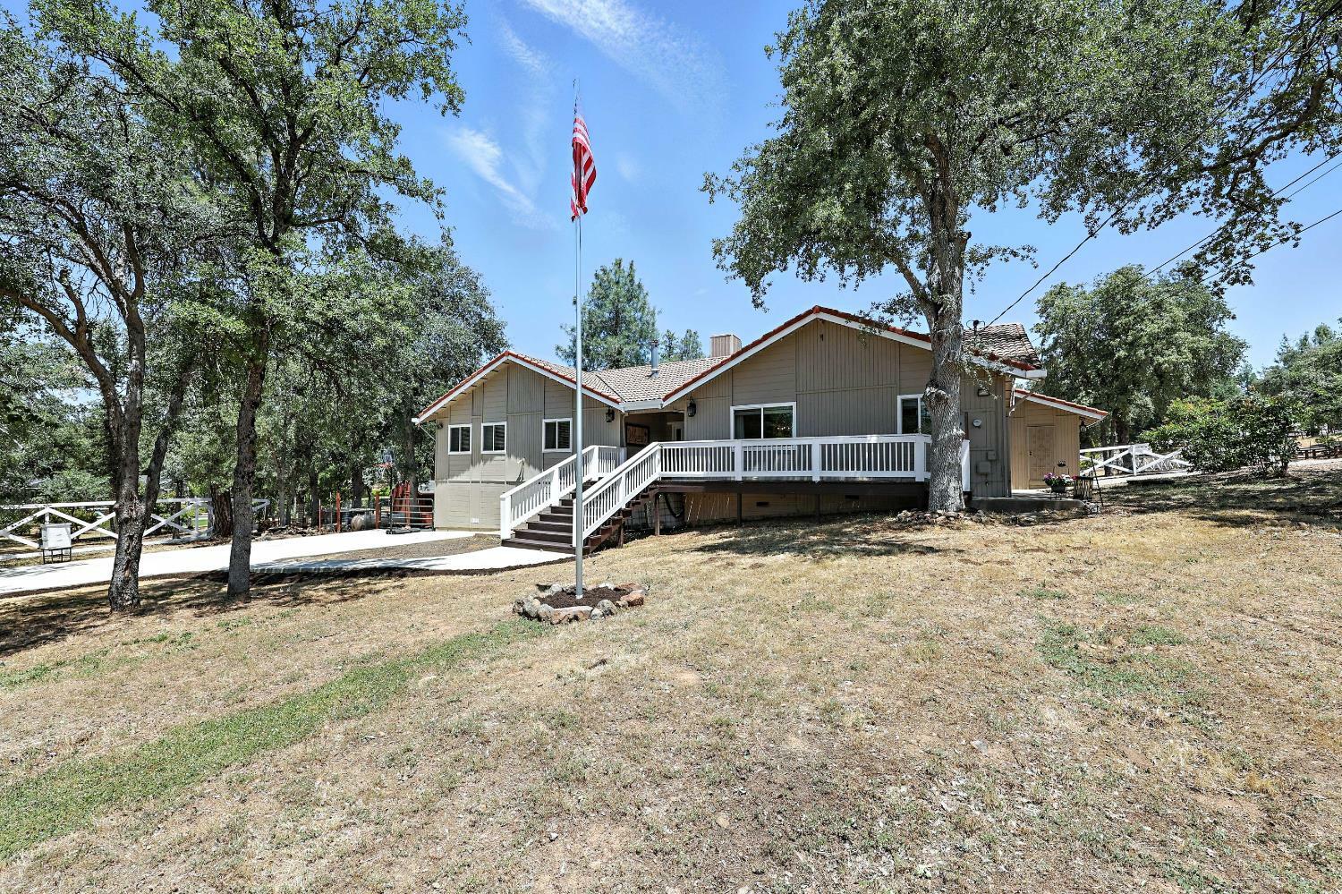 Property Photo: 21280 Greentree Lane CA 95370