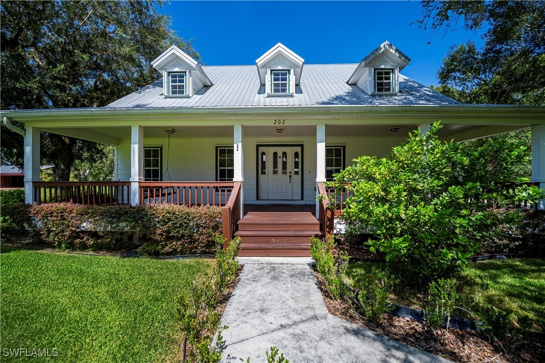 Property Photo: 202 N Cypress Street FL 33935