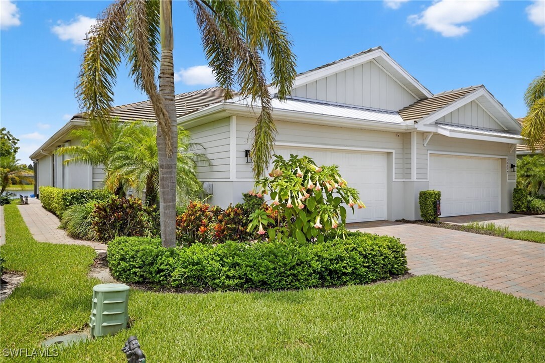 Property Photo: 14803 Edgewater Circle FL 34114