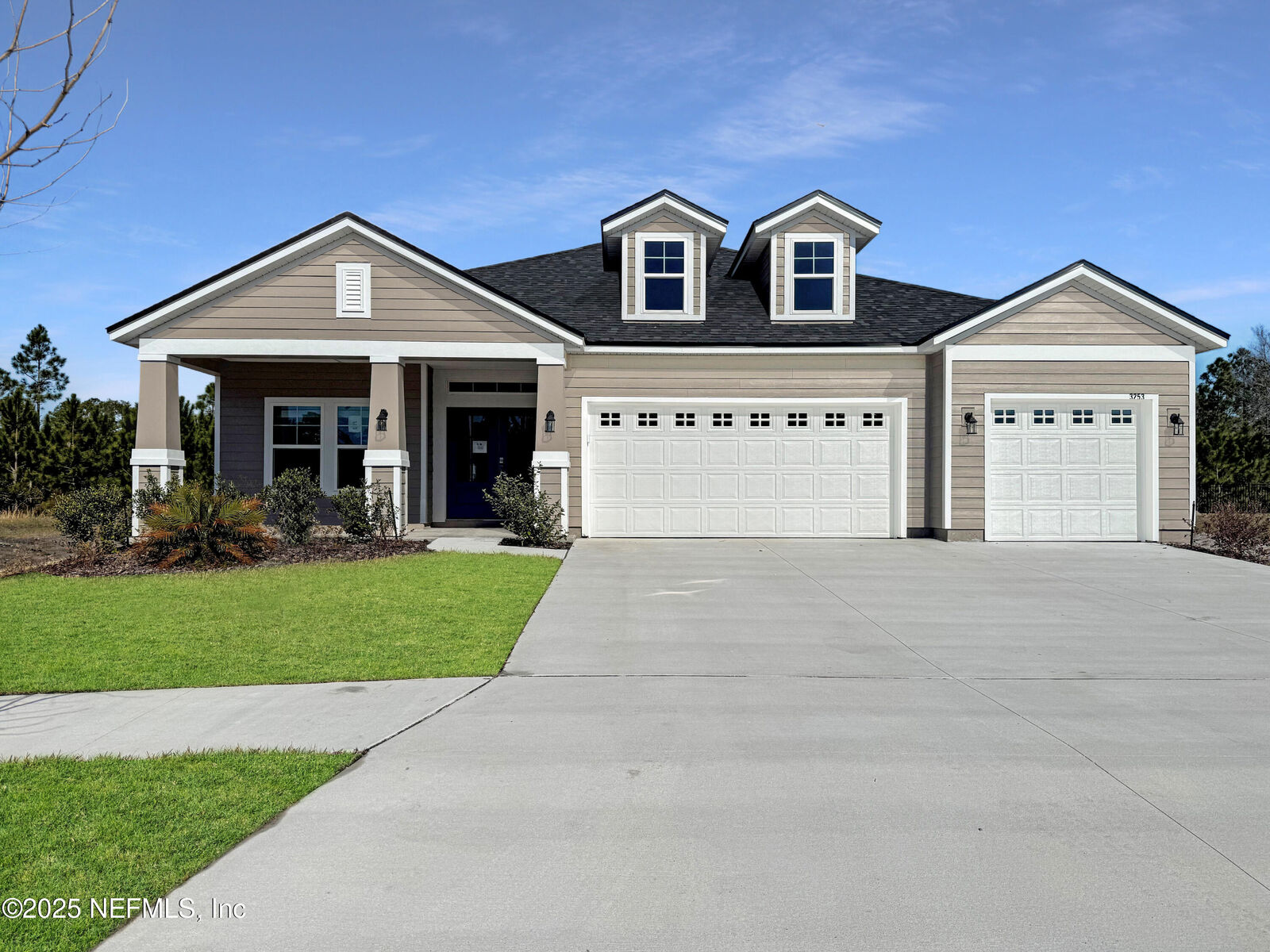 Property Photo: 3245 Pipers Way FL 32043