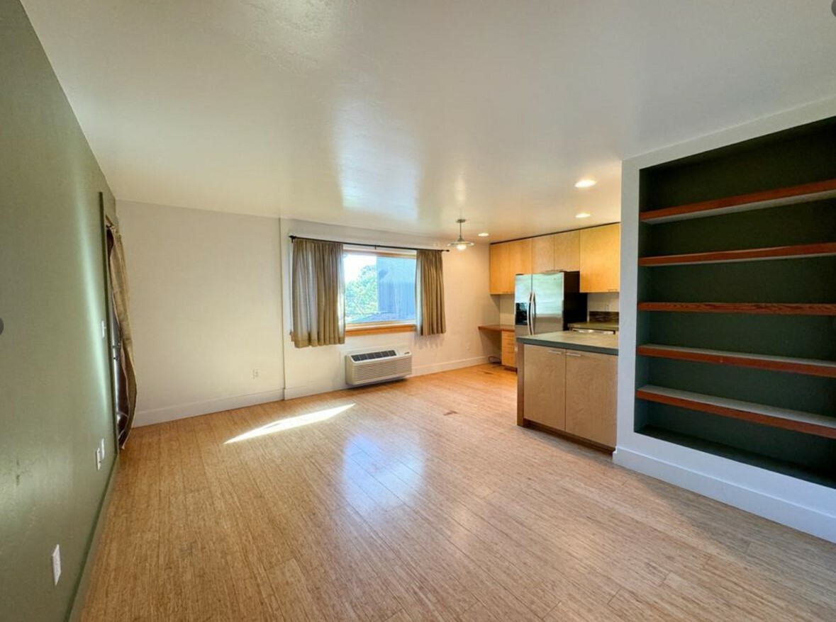 Property Photo:  1010 W Pine Street 104  MT 59802 