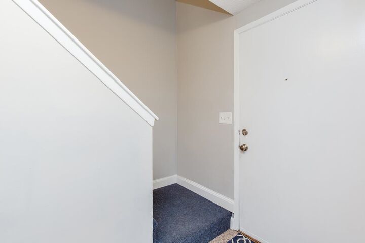 Property Photo: 6 Snow Circle NH 03062