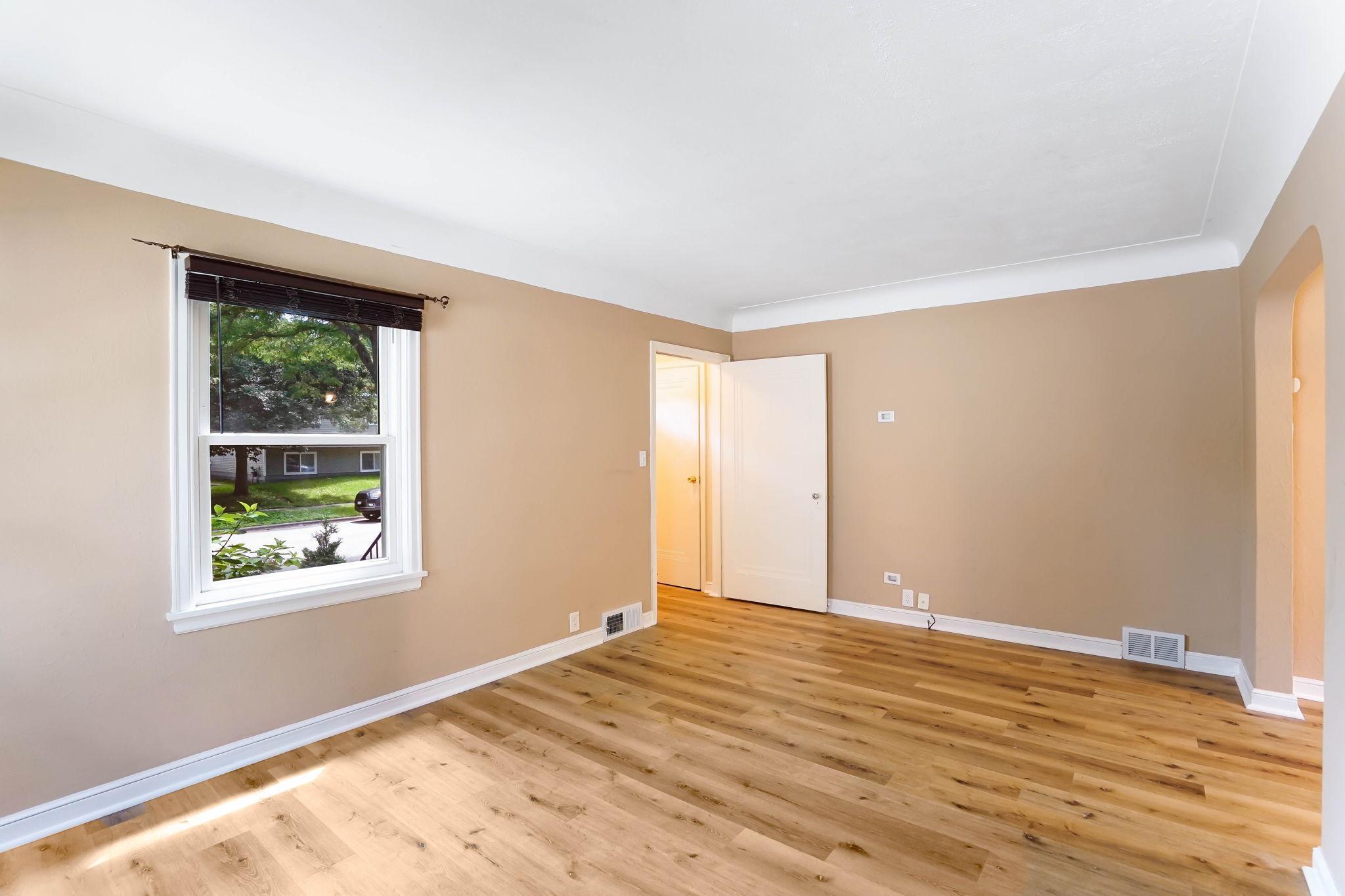 Property Photo: 985 Rose Avenue E MN 55106