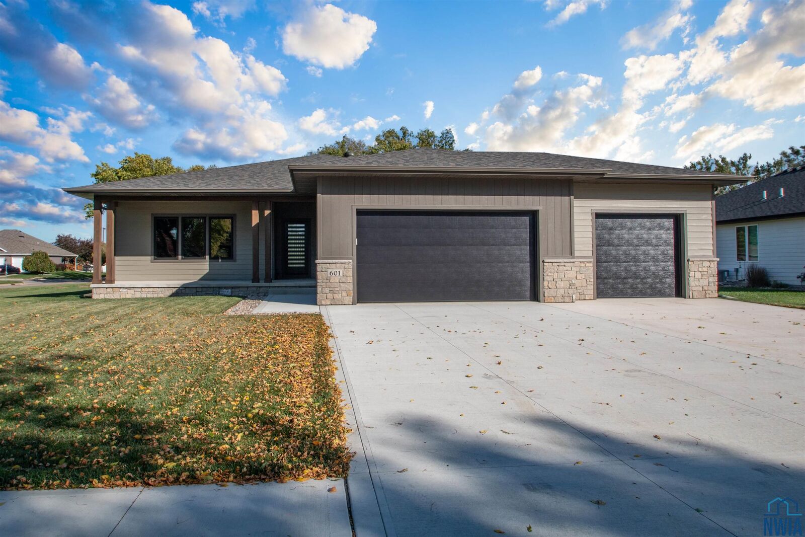Property Photo: 601 Topaz Dr IA 51054