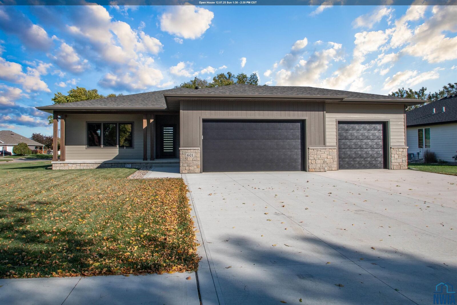 Property Photo:  601 Topaz Dr  IA 51054 