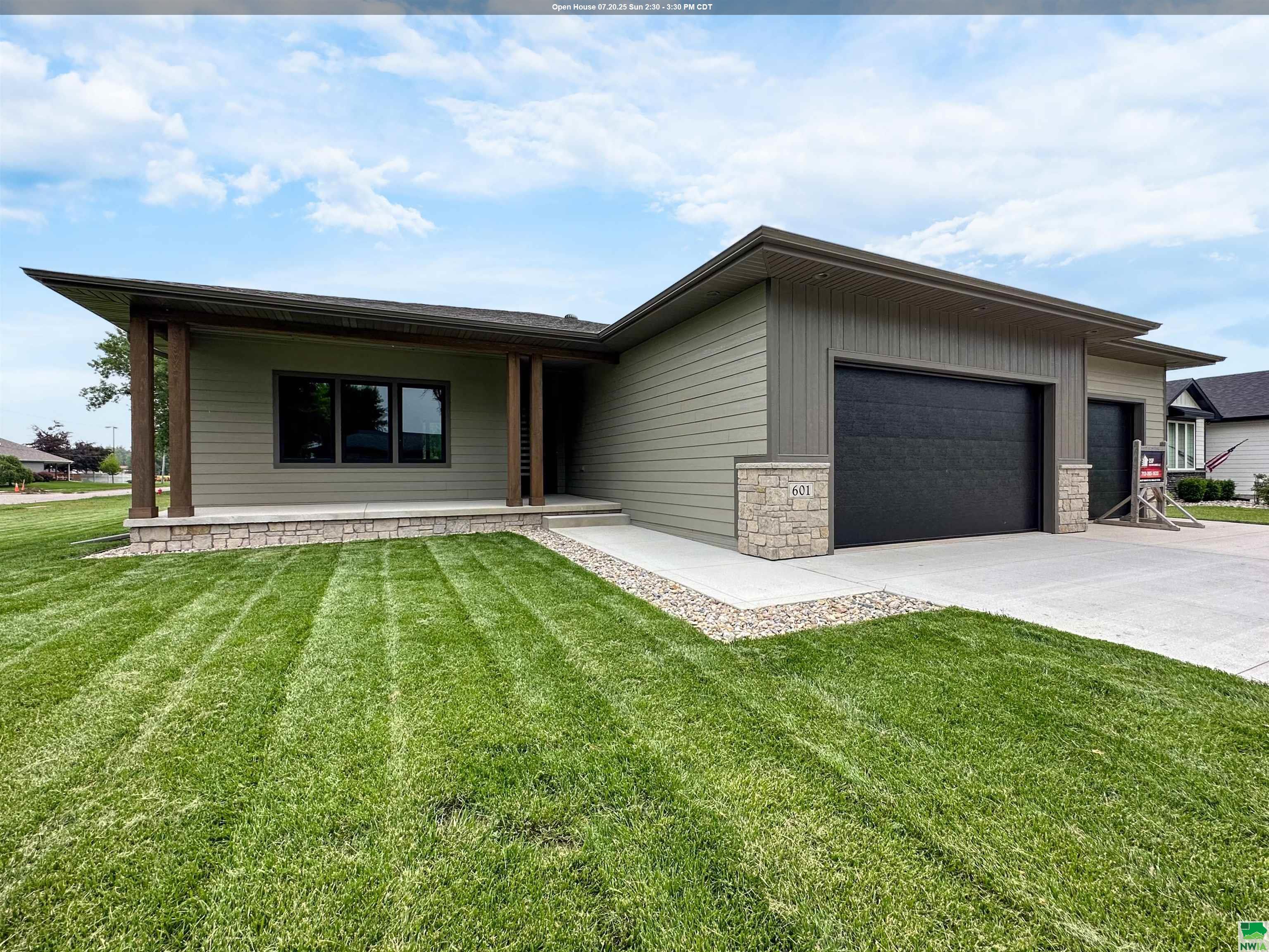 601 Topaz Dr  Sergeant Bluff IA 51054 photo