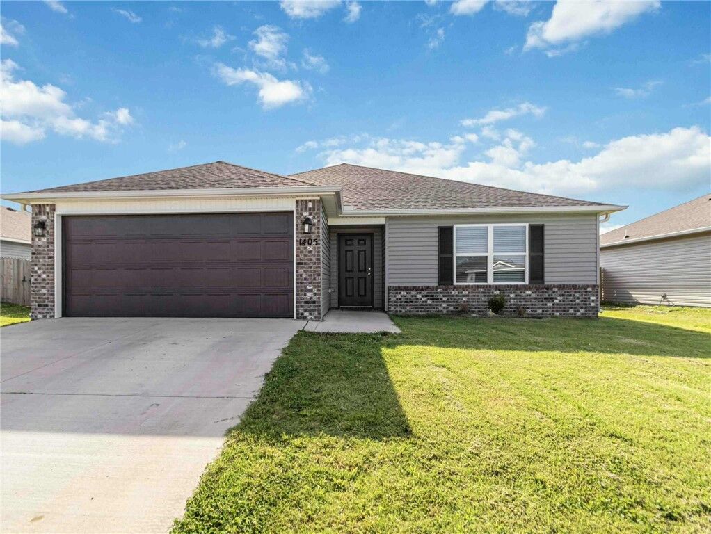 Property Photo:  1405 S Blandford Street  AR 72761 