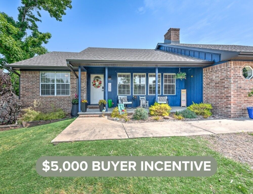 Property Photo: 1303 W Pine Street AR 72758