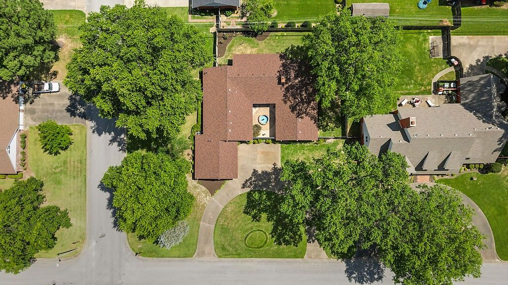 Property Photo: 2001 Pin Oak Drive AR 72762