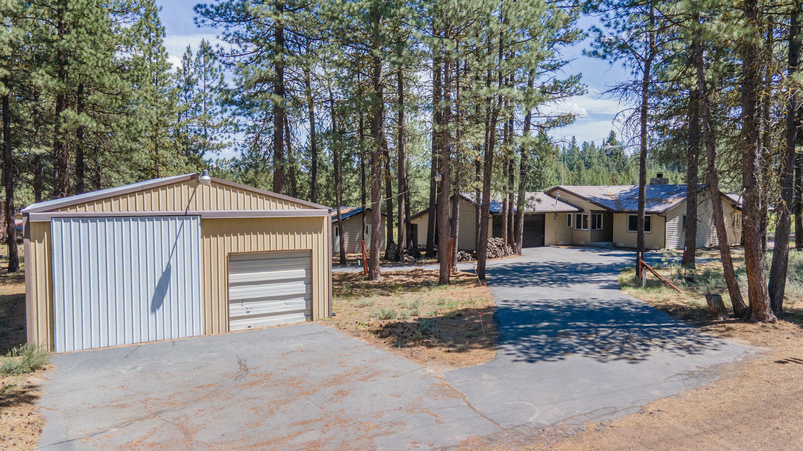 Property Photo:  54400 Lynx Drive  OR 97707 