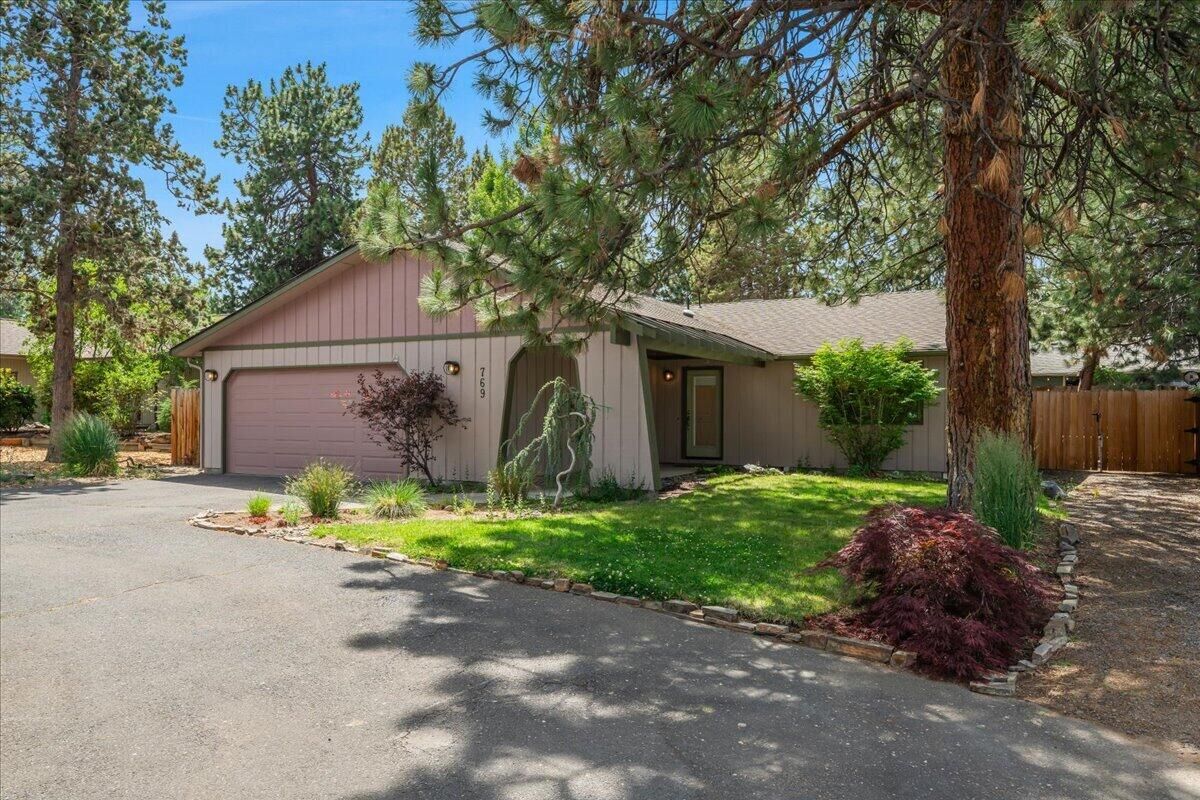 Property Photo:  769 SE Breitenbush Lane  OR 97702 