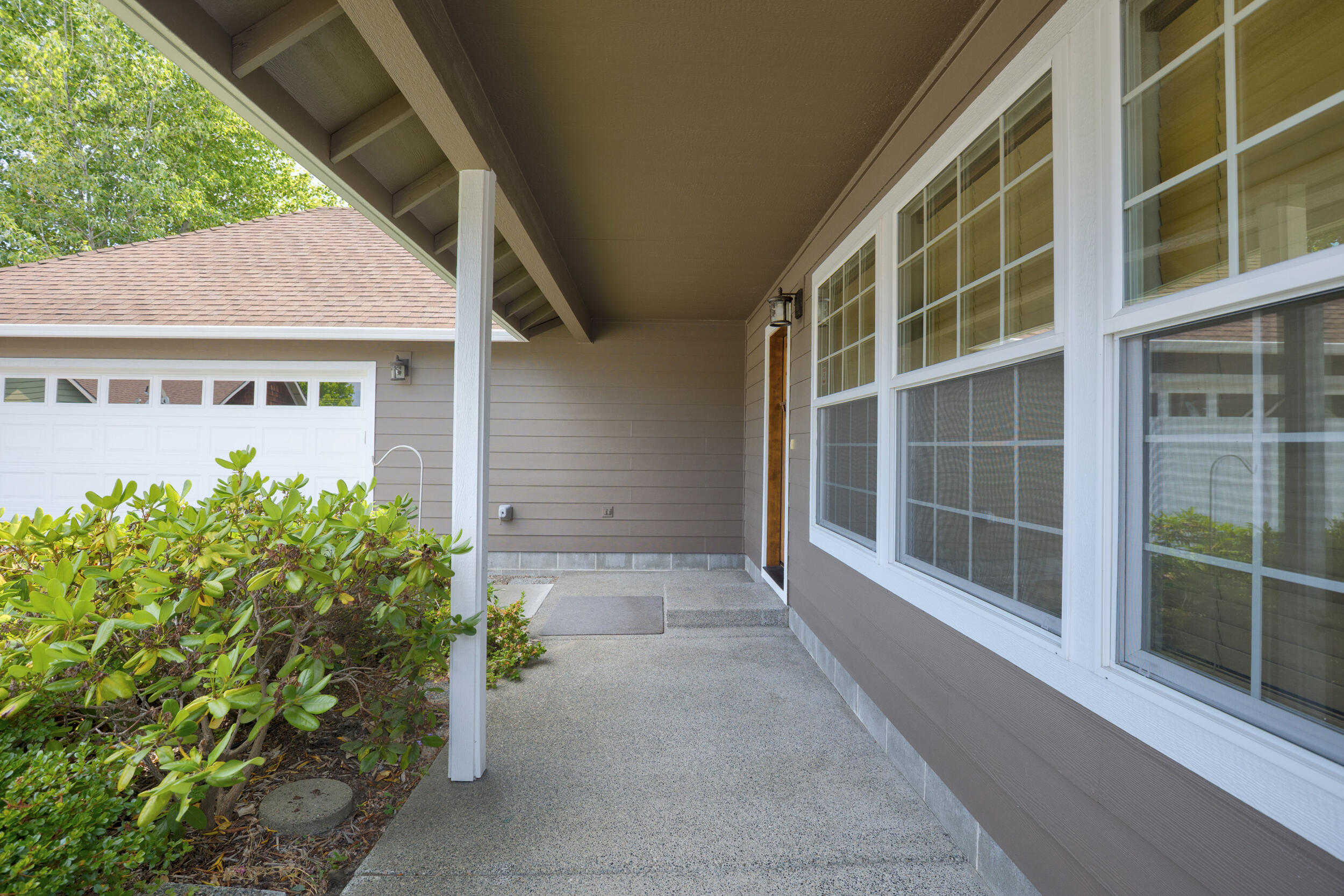 Property Photo:  189 SE Yorktown Road  OR 97527 