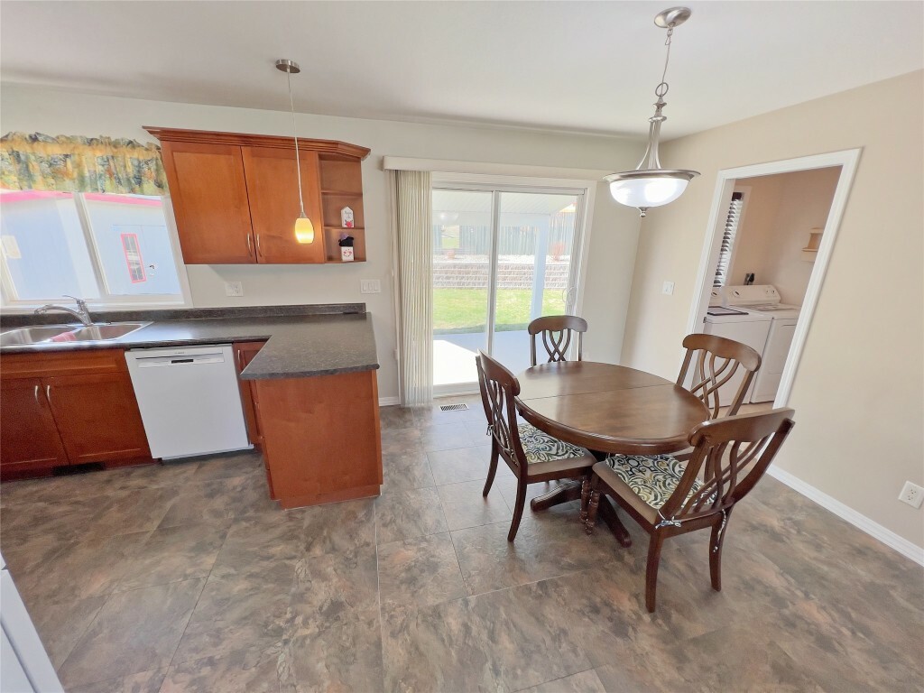 Property Photo: 8 Eagle Crescent BC V0X 1W0