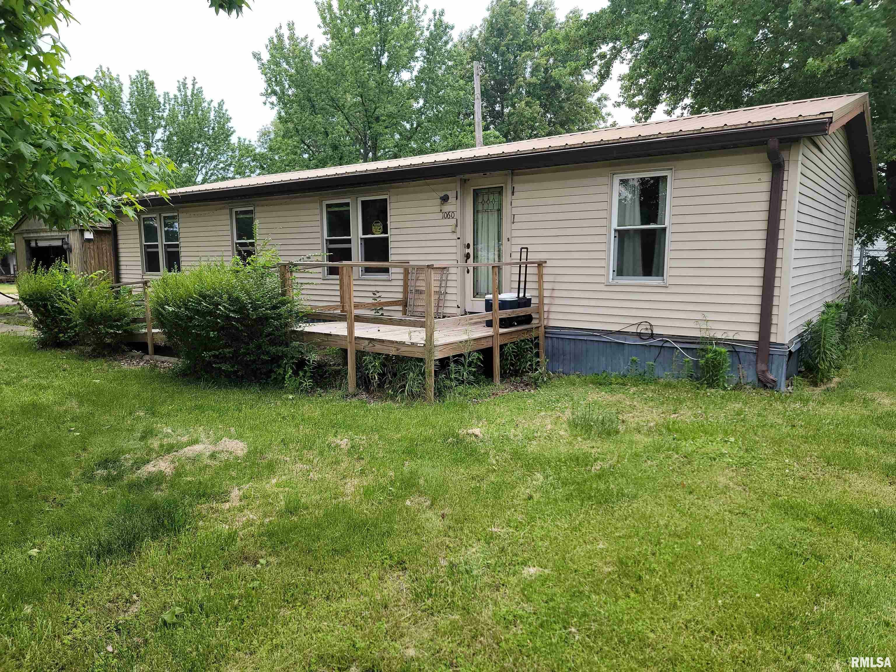 Property Photo: 1060 W 5th Street IL 62839