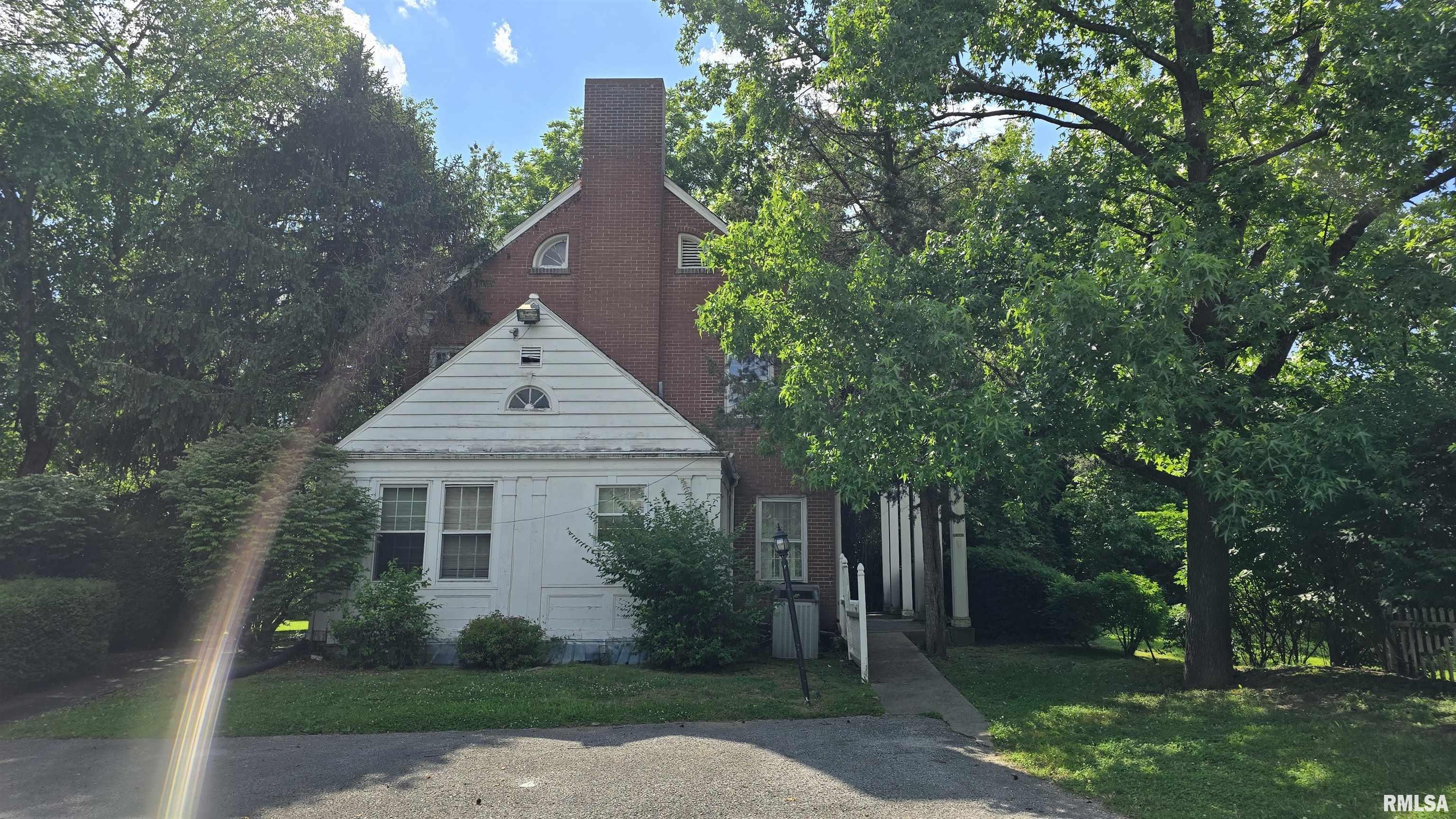 Property Photo: 930 W Walnut Street IL 62901