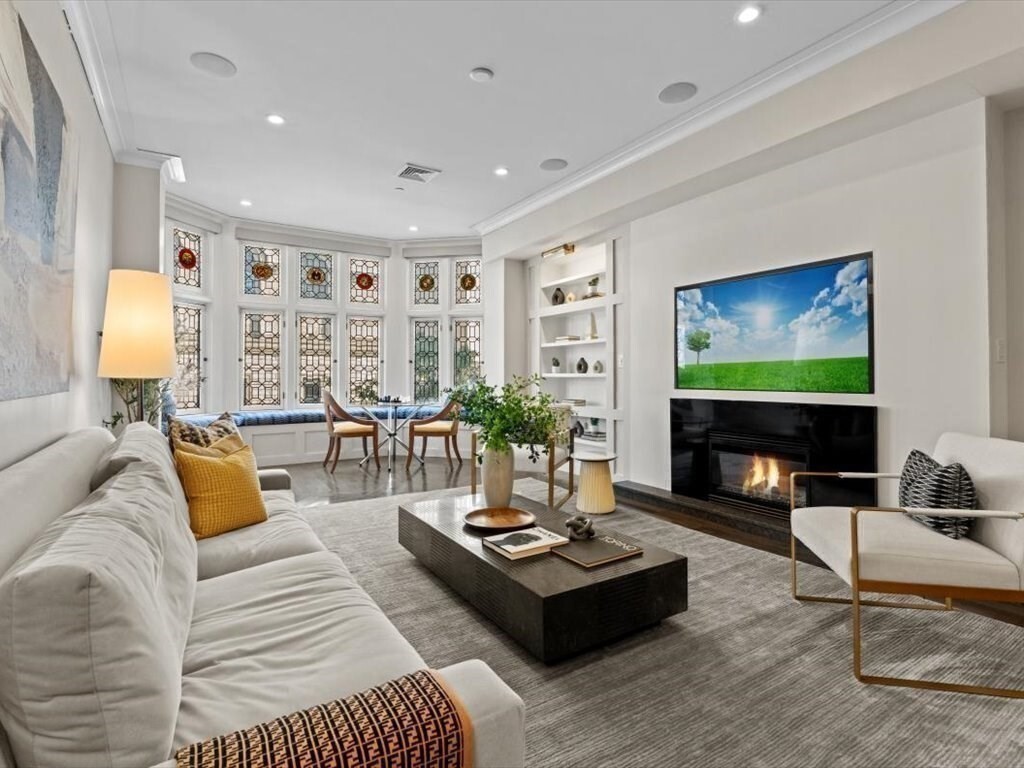 Property Photo: 647 Boylston St 3A MA 02116
