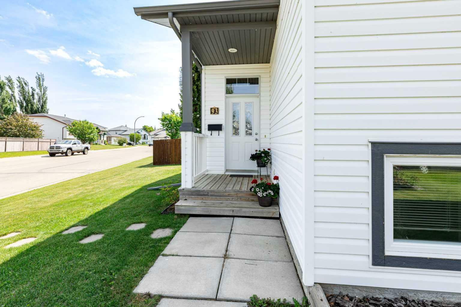 Property Photo: 93 Woodland Drive AB T4L 2L5