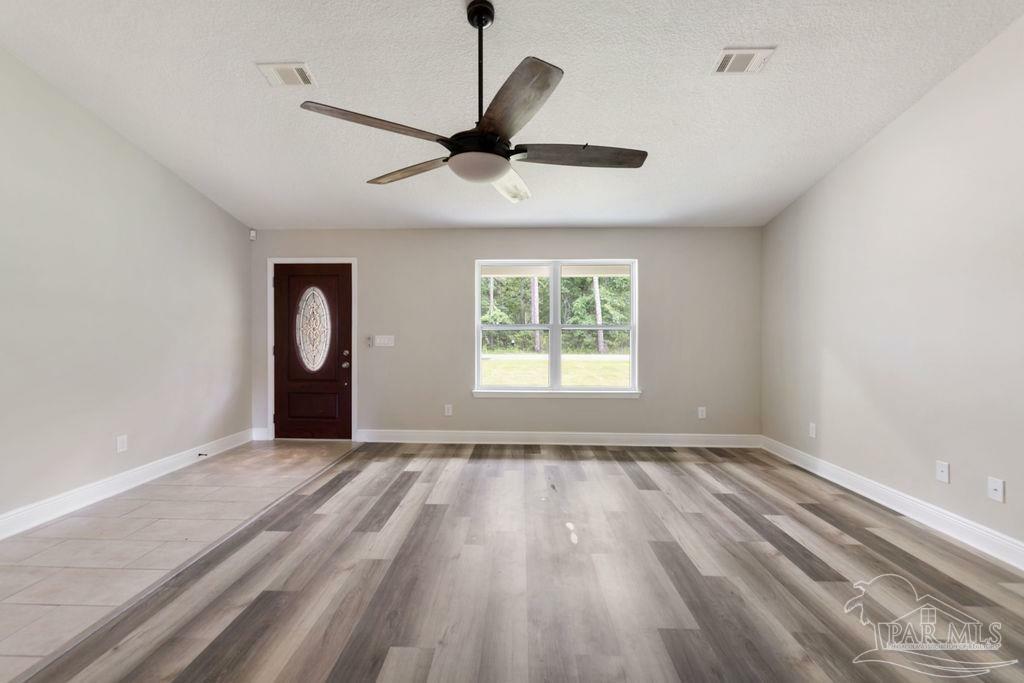 Property Photo: 9317 Alekai Dr FL 32526