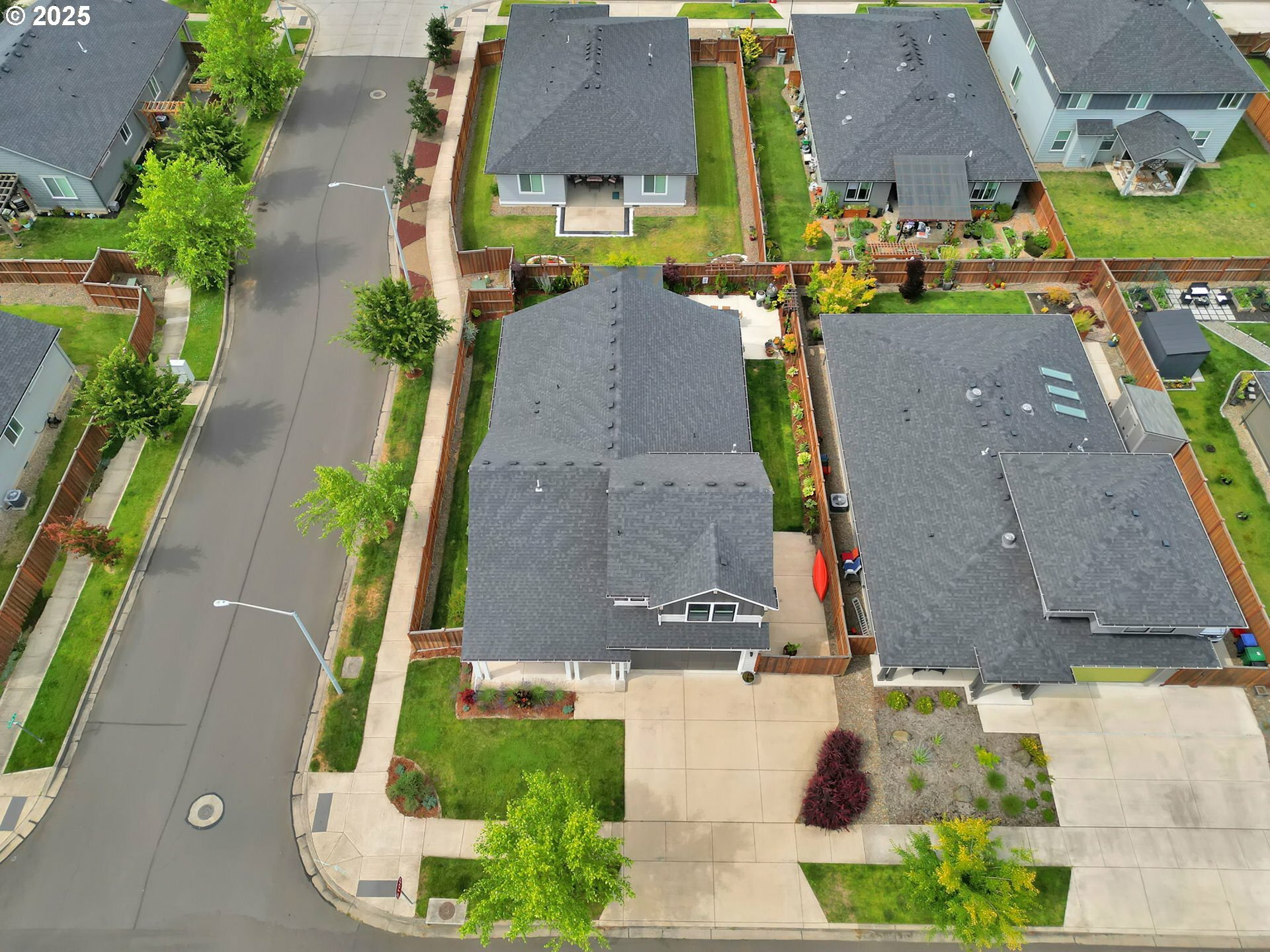 Property Photo: 893 Argon Ave OR 97404