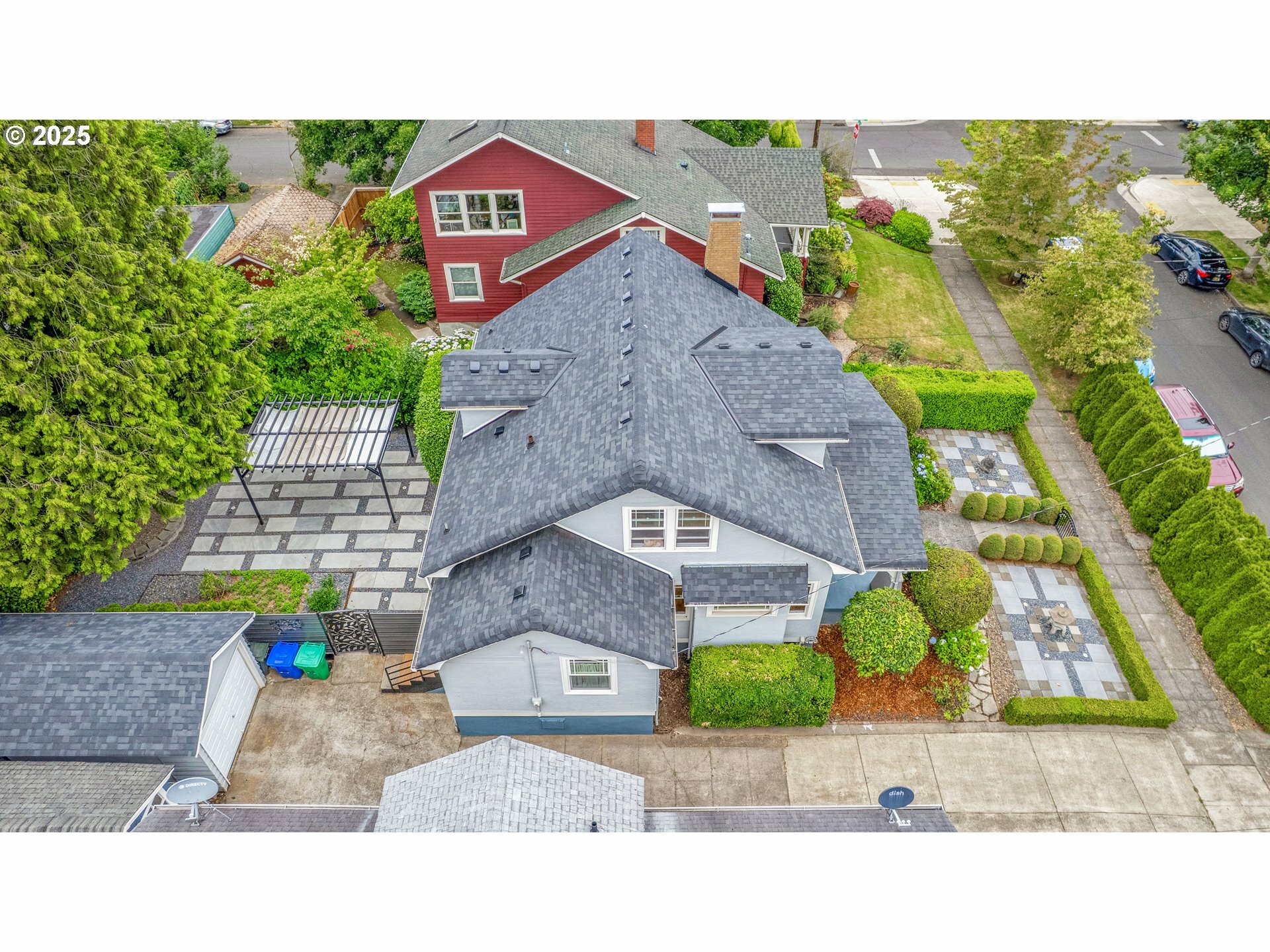 Property Photo:  2437 NE 9th Ave  OR 97212 