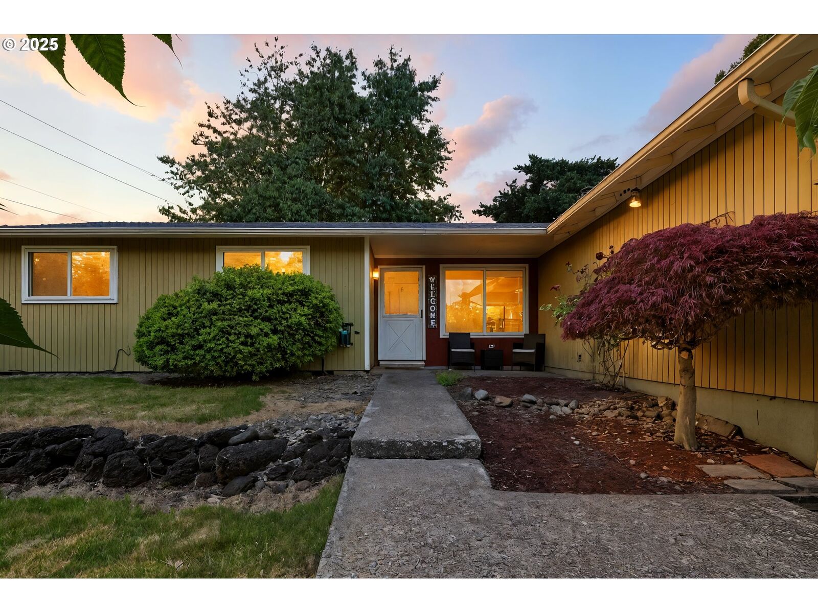 Property Photo: 1481 SW 5th Pl OR 97080