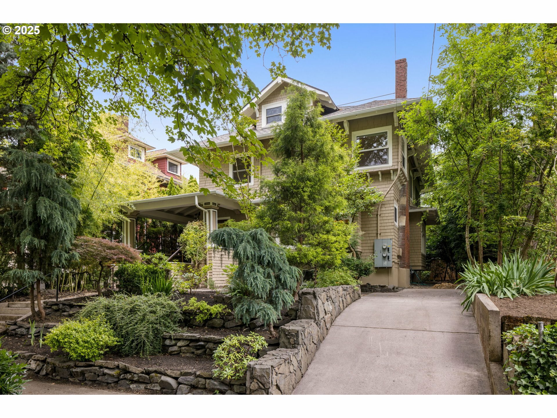 Property Photo: 612 SE 16th Ave OR 97214
