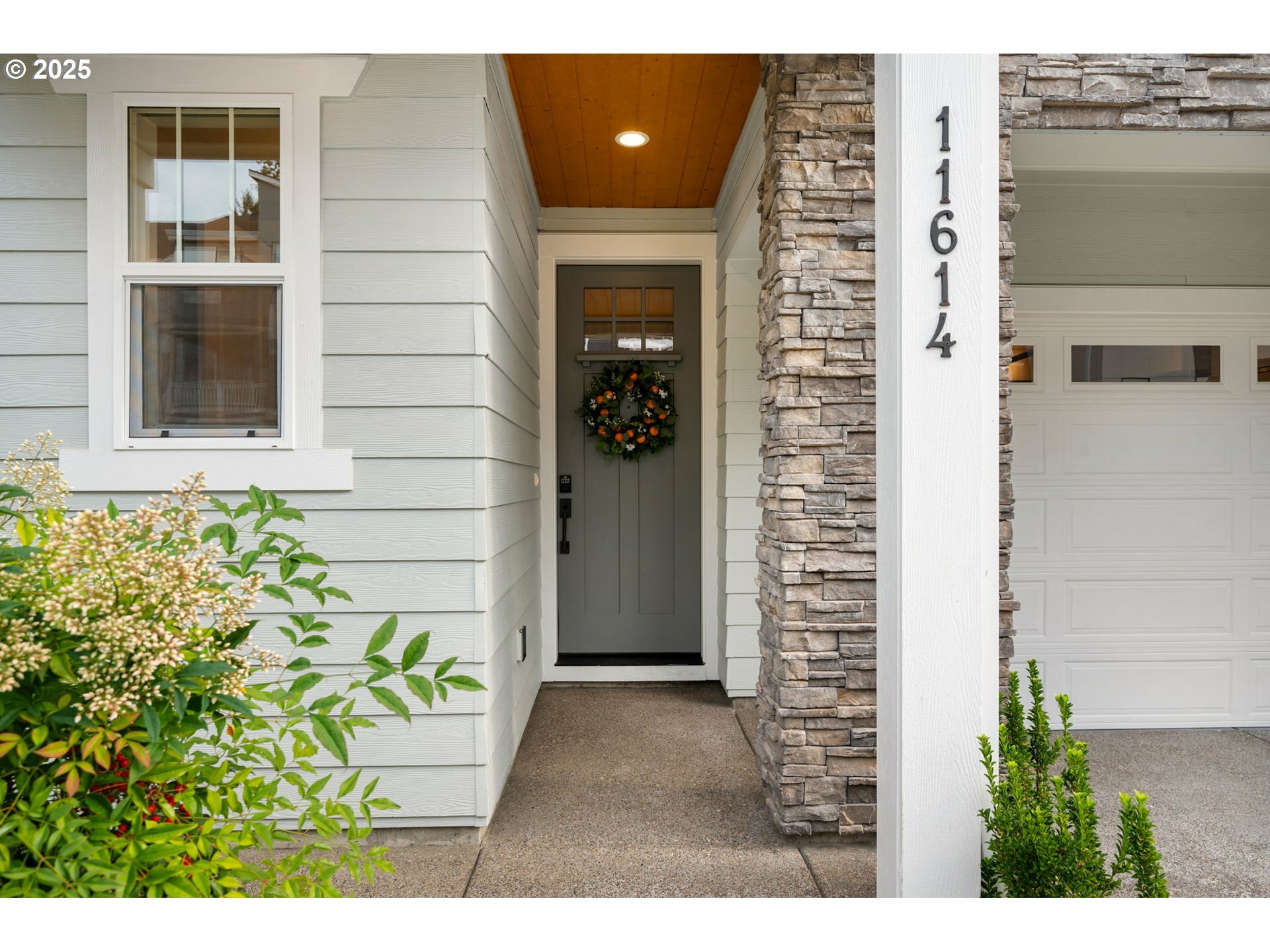 Property Photo: 11614 NW Kearney St OR 97229