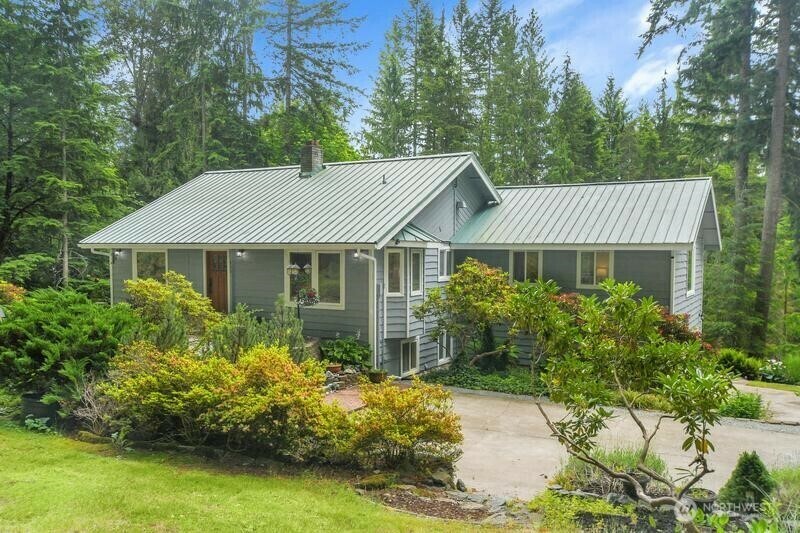 Property Photo:  530  175th Avenue NE  WA 98290 