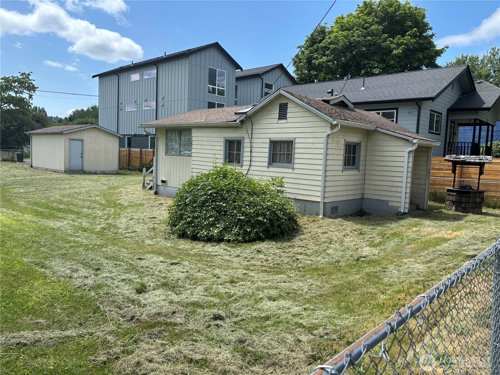 819 S Rose Street  Seattle WA 98108 photo