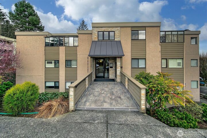 Property Photo: 1130 5th Avenue S 103 WA 98020