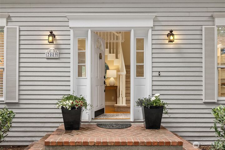 Property Photo: 7089 NE Bay Hill Rd WA 98110