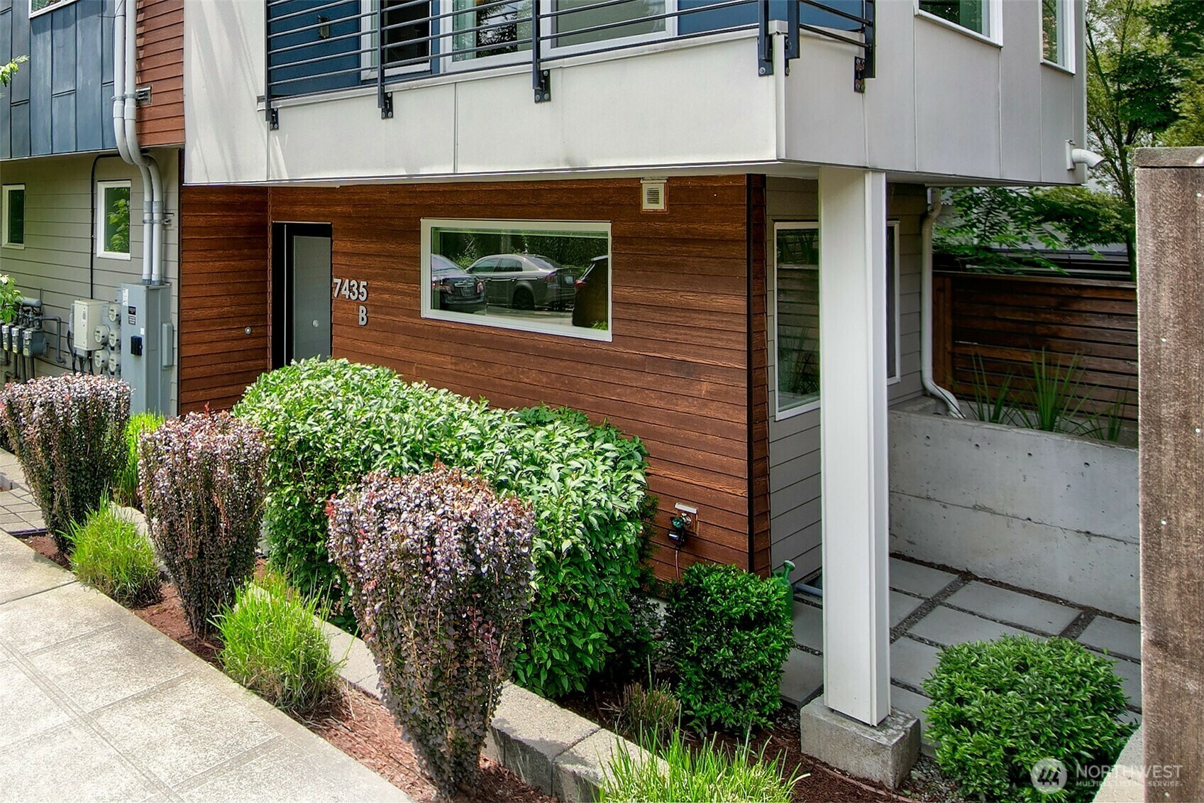 Property Photo: 7435 B 4th Avenue NE WA 98115