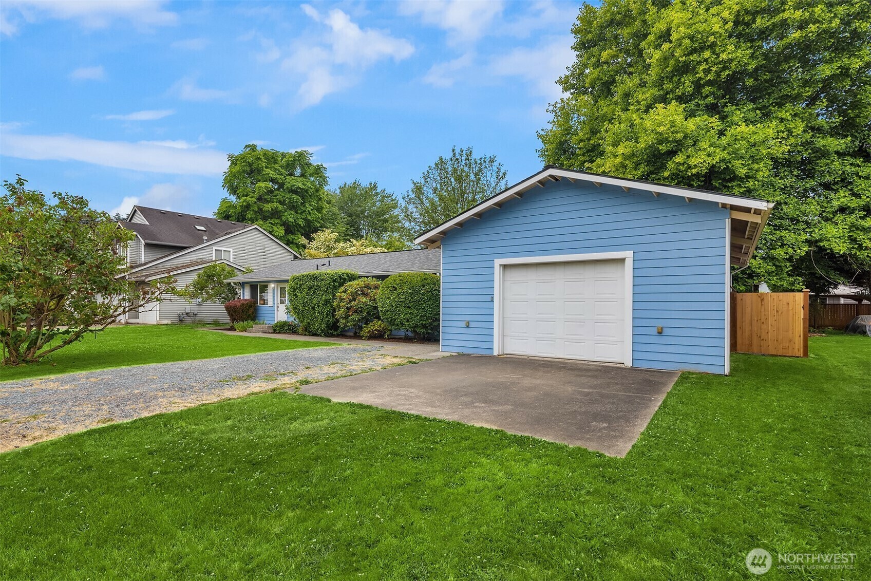 Property Photo: 15484 174th Avenue SE WA 98272