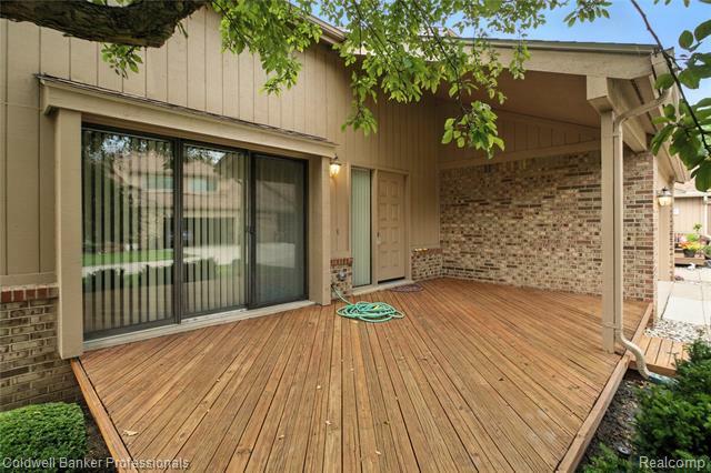 Property Photo: 37438 N Laurel Park Drive MI 48152