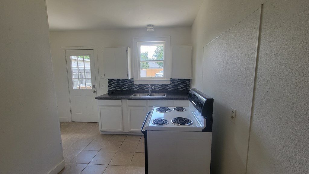 Property Photo: 121 N Van Buren St TX 76901
