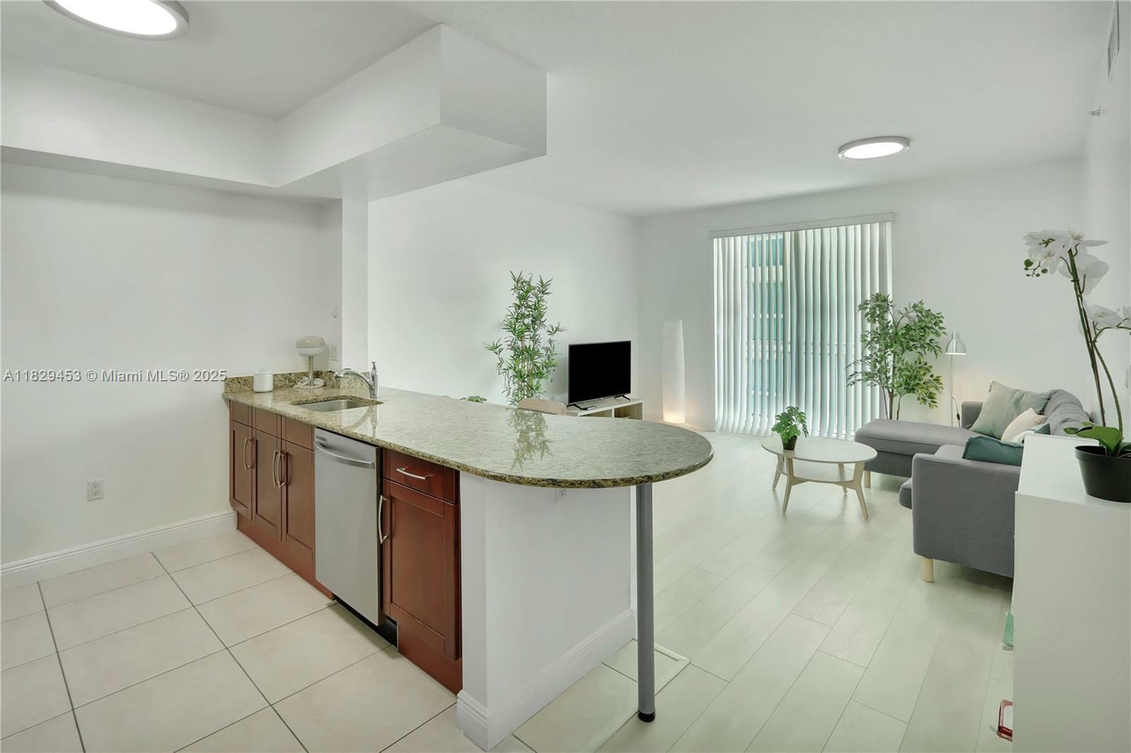 Property Photo: 7275 SW 90th Way G-413 FL 33156