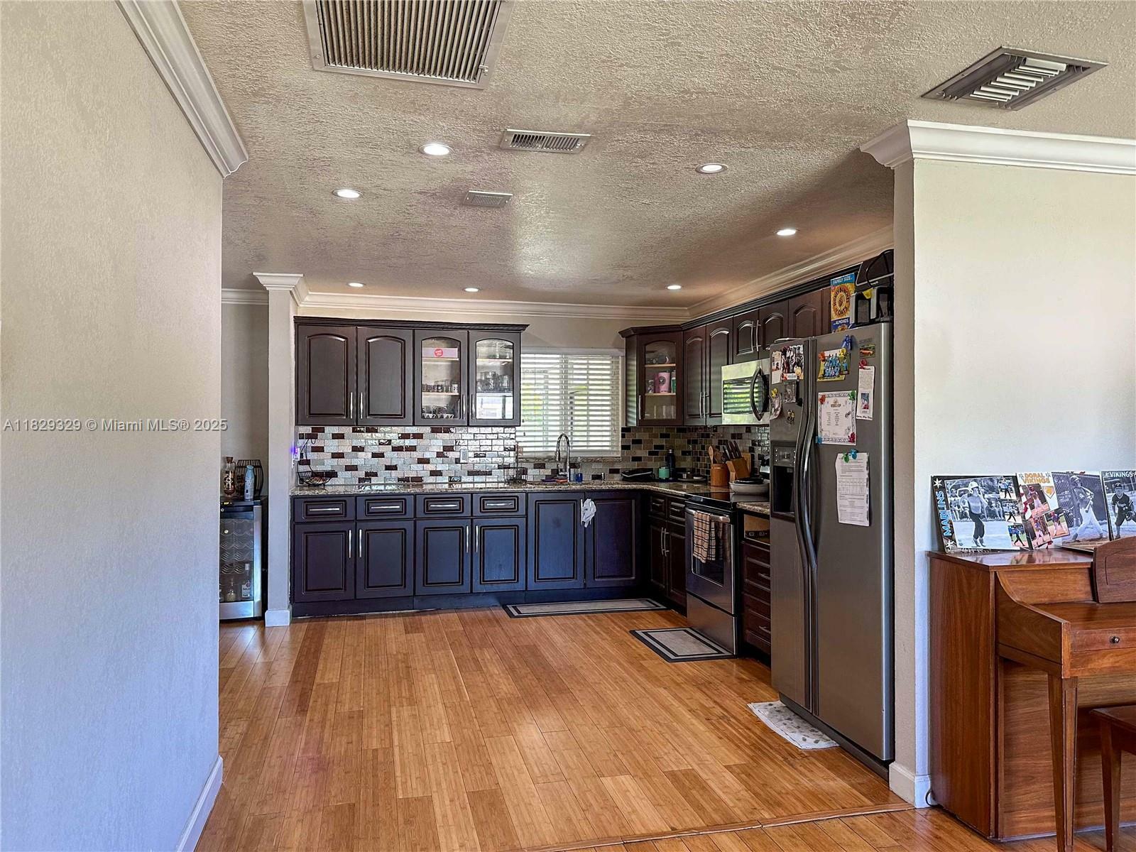 Property Photo: 2000 SW 98th Ter FL 33025