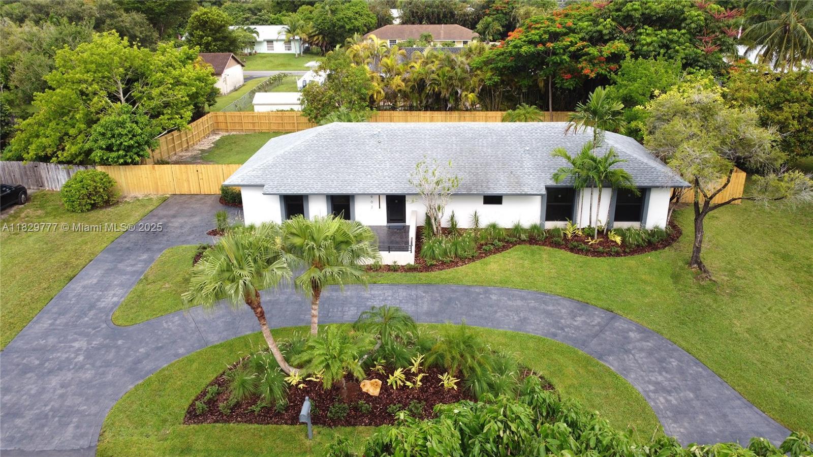 Property Photo: 17902 SW 87th Pl FL 33157