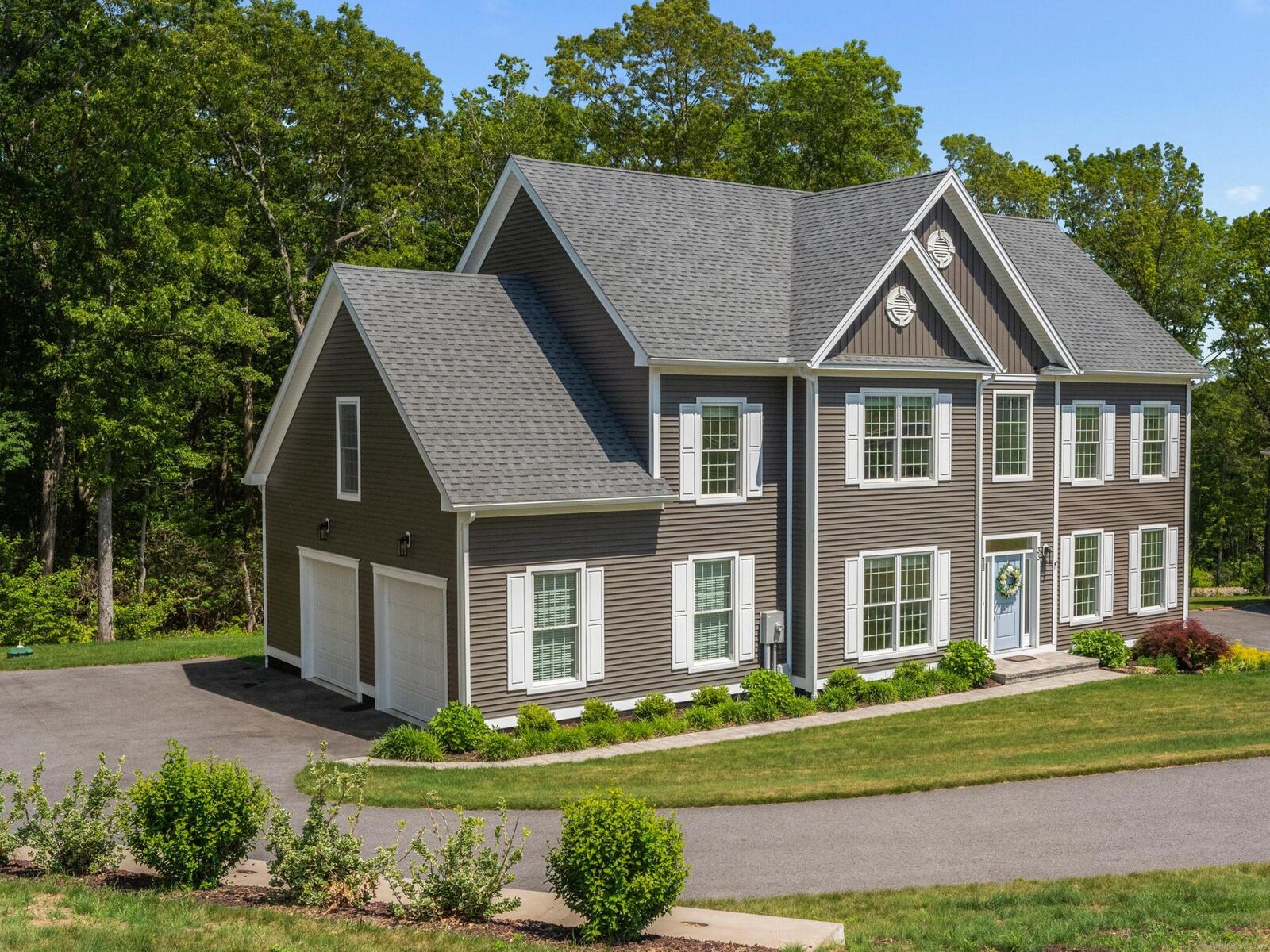 Property Photo:  33 Arbor Crossing  CT 06333 