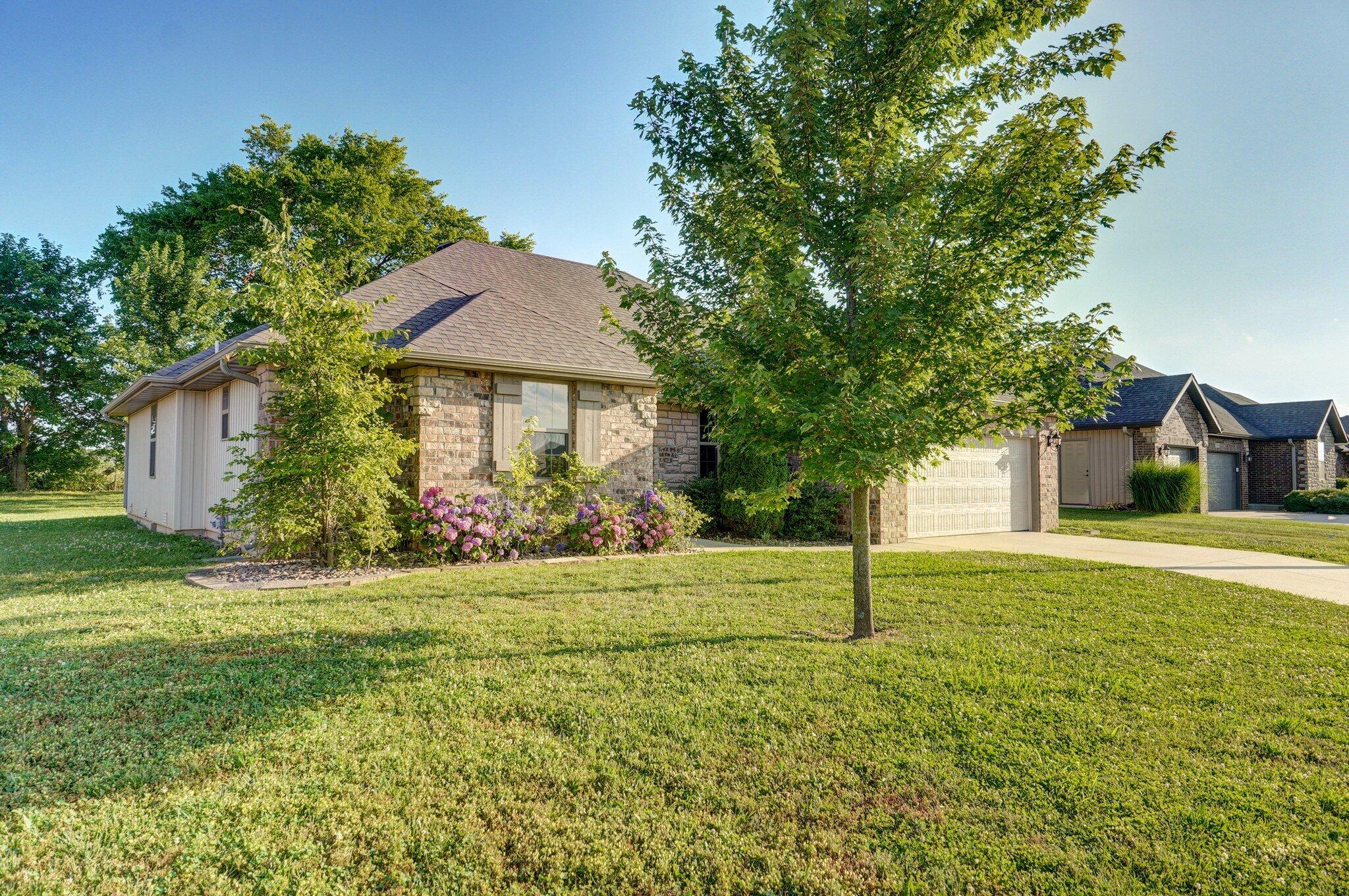 Property Photo:  2000 E Greenwich Drive  MO 65721 