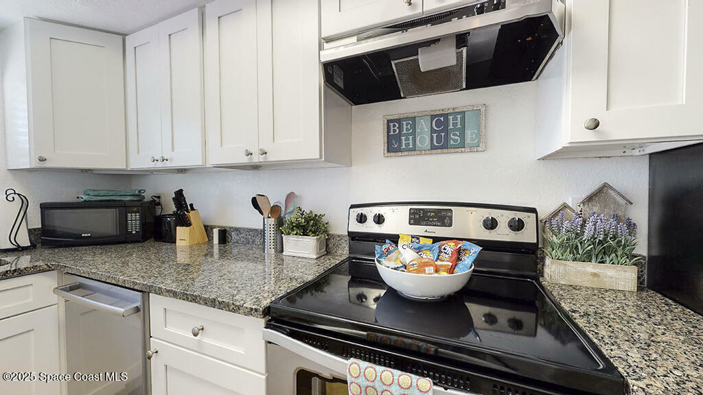 Property Photo: 212 Cleveland Avenue FL 32931