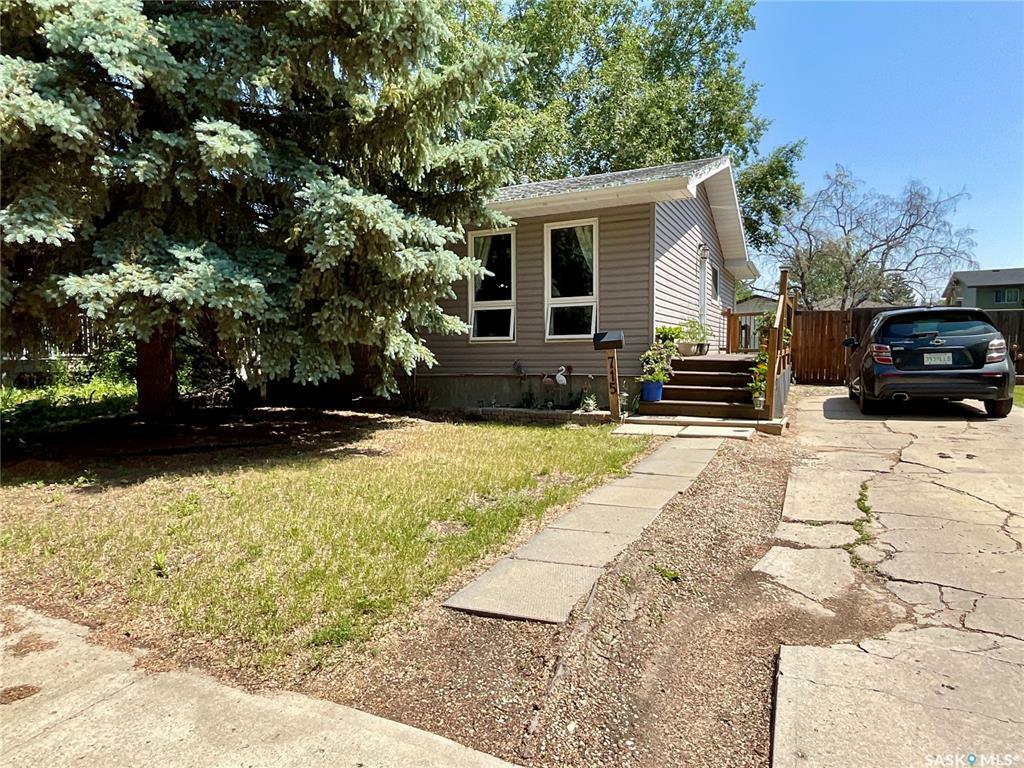 Property Photo: 715 Kelsey Street N SK S4X 1X7